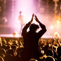 Monte um line-up de festival e te daremos uma cantora pop rockeira