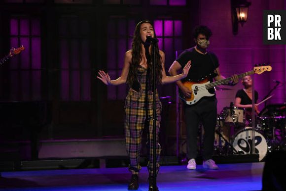 Olivia Rodrigo é uma nova sensação da música pop que adora se aventurar pelo rock em suas canções