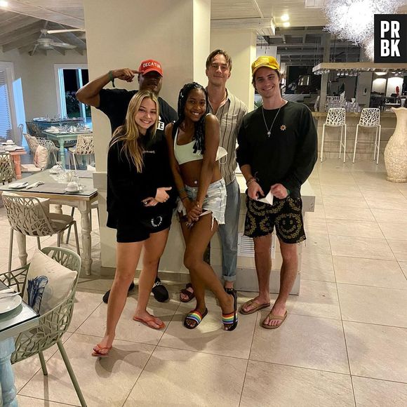 Carlacia Grant postou registro com equipe de "Outer Banks"