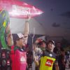 Gabriel Medina recebeu a prancha do título do campeonato mundial de surf