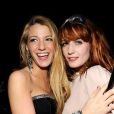  Blake Lively e Florence Welch são grandes amigas. As duas se conheceram pelos bastidores da série "Gossip Girl" 