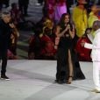 Anitta é amiga de Caetano Veloso. Os artistas possuem música juntos e cantaram na abertura das Olimpíadas de 2016, no Brasil, com Gilberto Gil