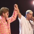  Elton John e Eminem são parças. A amizade dos dois ficou ainda mais forte depois que eles se apresentaram juntos há 20 anos, pelo Grammy de 2001 