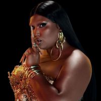 Lizzo sofre racismo e gordofobia em live após lançar "Rumors": "Comentários baixos"