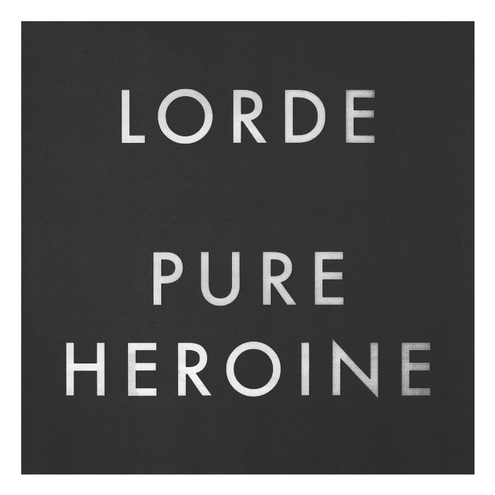 &quot;Pure Heroine&quot;, o albúm de estreia da Lorde, a lançou no mundo da música com letras rebeldes e ácidas, refletindo sobre sua geração
