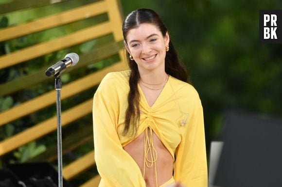 Lorde apresentou um som mais orgânico em "Solar Power", que contou com elementos do folk e da psicodelia dos anos 60 e 90