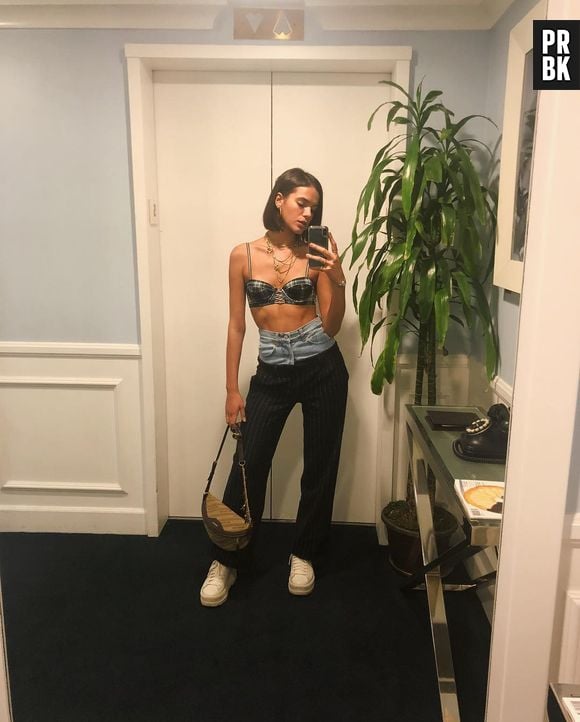 Bruna Marquezine elege o jeans como peça coringa para todas as estações