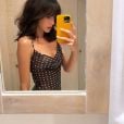 Bruna Marquezine chama atenção em selfie com slipdress