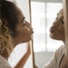 Para superar um relacionamento platônico, é necessário práticar o amor-próprio para que não busquemos ne outre algo que sentimos que falta em nós mesmes