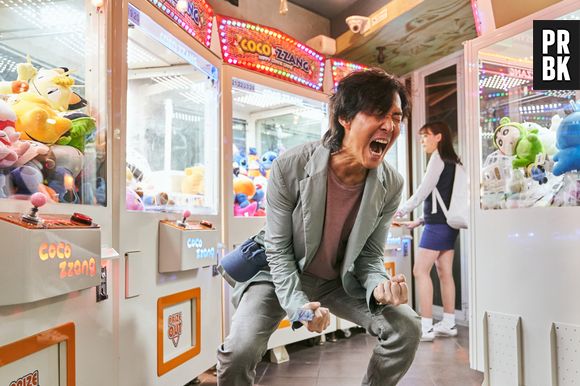 O roteirista e diretor do programa, Hwang Dong-hyuk, disse à "Variety" que, embora esteja satisfeito com o sucesso, o processo de torná-lo foi "longo e estressante"