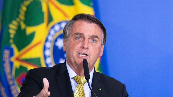 Bolsonaro propaga fake news sobre AIDS e vacina da Covid e Facebook apaga live