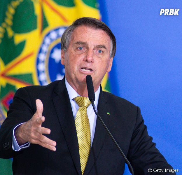 Bolsonaro associa AIDS à vacina da Covid em redes sociais