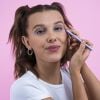 Maria chiquinha com cabelo meio preso foi a aposta de Millie Bobby Brown