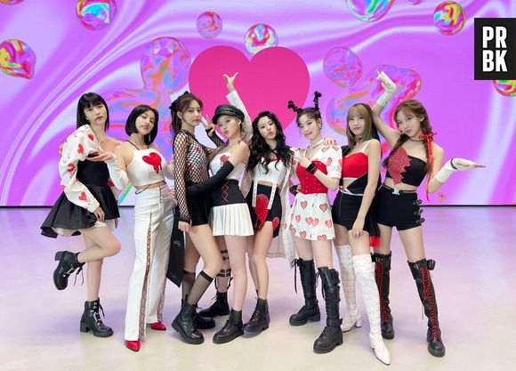 Fãs exaltam TWICE após comeback com "SCIENTIST". Confira