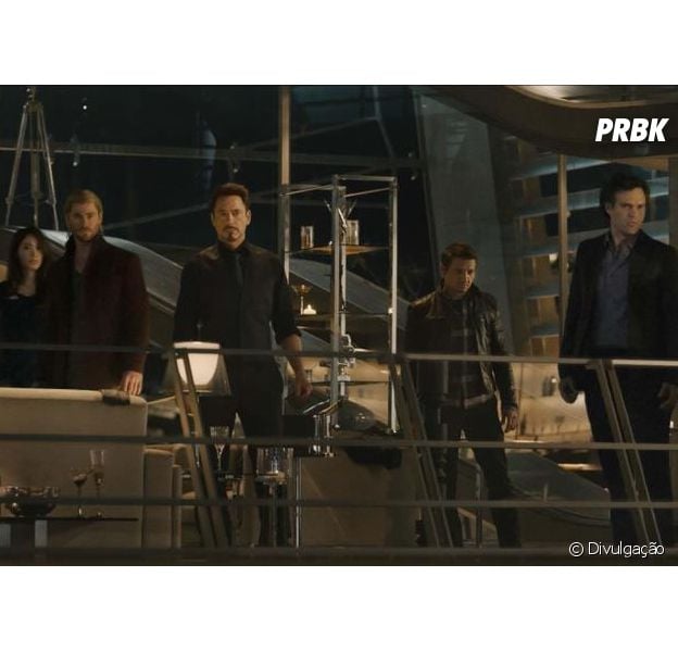 "Os Vingadores 2: A Era de Ultron" conta com Chris Hemsworth, Chris Evans, Robert Downey Jr., Scarlett Johansson e Mark Ruffalo no elenco