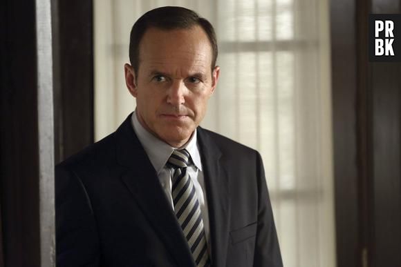 Phil Coulson (Clark Gregg) morre em "Os Vingadores", e é ressuscitado na série "Agents of SHIELD"