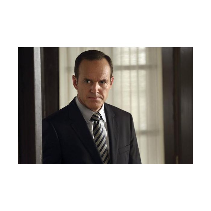 Phil Coulson (Clark Gregg) morre em &quot;Os Vingadores&quot;, e é ressuscitado na série &quot;Agents of SHIELD&quot;