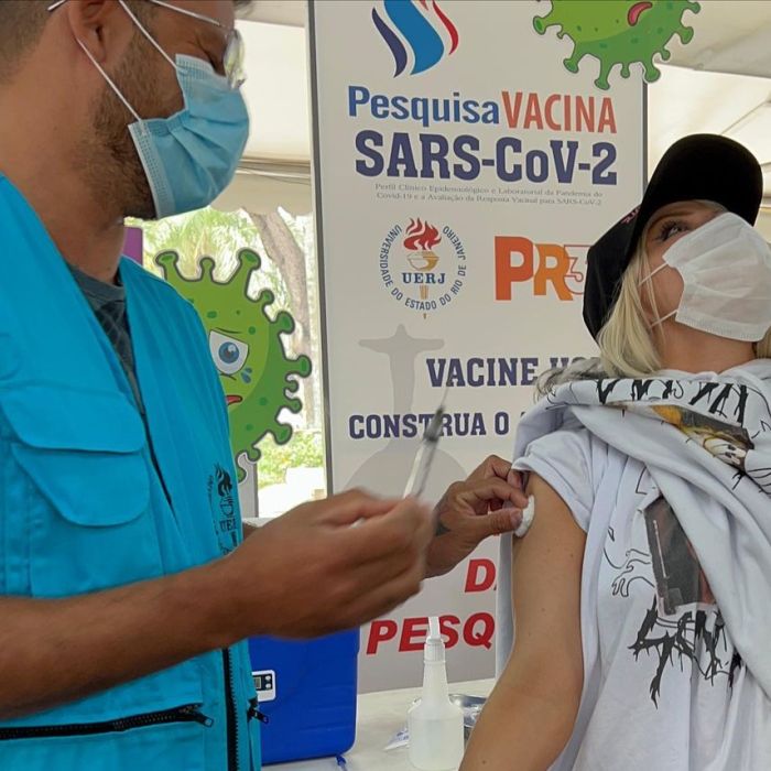 Luísa Sonza compartilhou a alegria de tomar a vacina para Covid-19: &quot;Viva o SUS&quot;