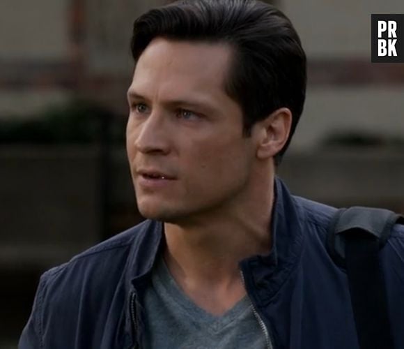 Jack (Nick Wechsler) se desespera em "Revenge"