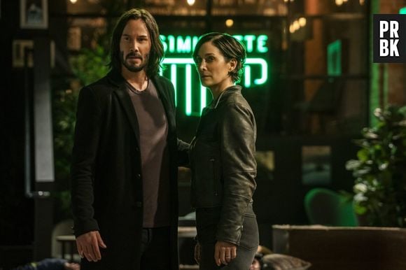 Trinity (Carrie-Anne Moss) é o grando eixo emocional de "Matrix: Resurrections", mostrando que Neo (Keanu Reeves) não é o único personagem essencial à história