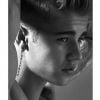 Justin Bieber não é só tanquinho: cantor mostra seu rostinho lindo na nova campanha da marca Calvin Klein