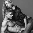  Justin Bieber sensualiza com Lara Stone em fotos e v&iacute;deos para a Calvin Klein 