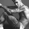  Justin Bieber tira a camisa e arranca suspiros como novo nome da Calvin Klein 