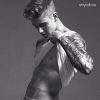 Justin Bieber mostra seu tanquinho e arranca elogios dos fãs no ensaio da Calvin Klein