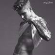  Justin Bieber mostra seu tanquinho e arranca elogios dos f&atilde;s no ensaio da Calvin Klein 