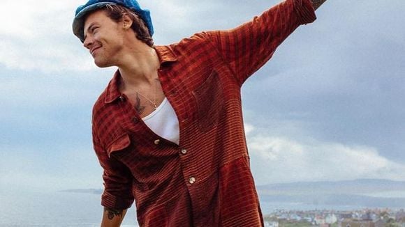 Parabéns, Harry Styles! Tente adivinhar qual o clipe dele por um detalhe