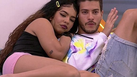 "BBB22": Maria e Arthur se aproximam e Scooby irrita Bárbara. Confira o 4º Paredão!