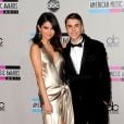 Artigo do Insider afirma que empresário de Justin Bieber não aprovava namoro com Selena Gomez