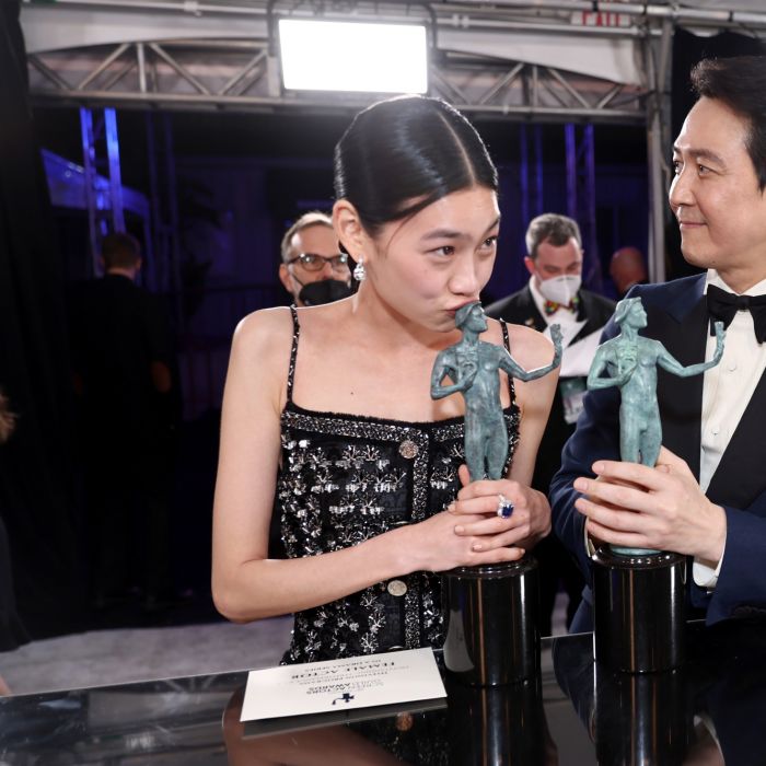   Lee Jung-jae e   HoYeon Jung, de &quot;Round 6&quot;, foram premiados no SAG Awards 2022    