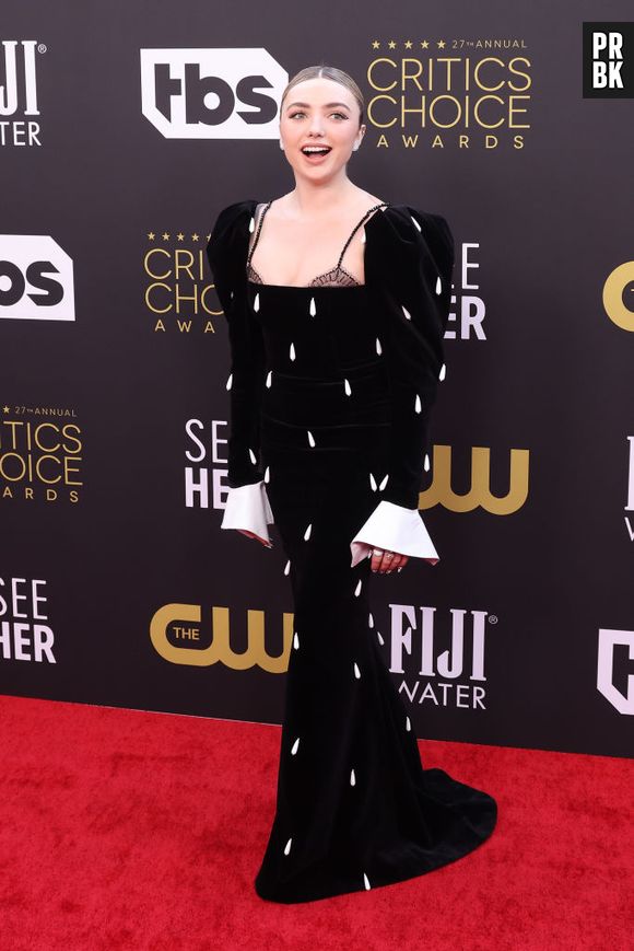 Peyton List de Yanina Couture Inverno 2021 no Critics Choice Awards 2022