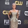 Jada Pinkett Smith estava elegante em um vestido sem alças metálico no Critics Choice Awards 2022