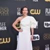 Maggie Gyllenhaal de Chloé Inverno 2022 no Critics Choice Awards 2022