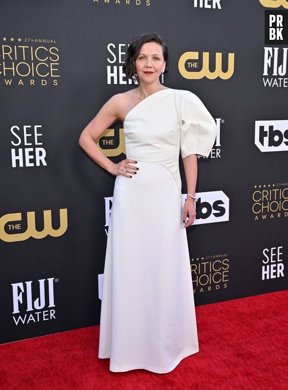 Maggie Gyllenhaal de Chloé Inverno 2022 no Critics Choice Awards 2022