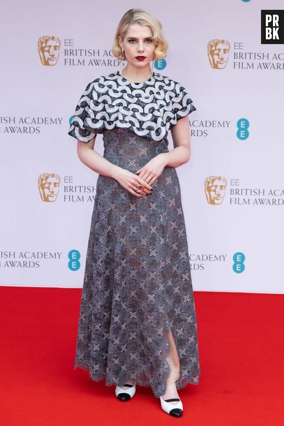 Lucy Boynton de Chanel Alta-Costura Verão 2022 no 'EE British Academy Film Awards - BAFTA 2022