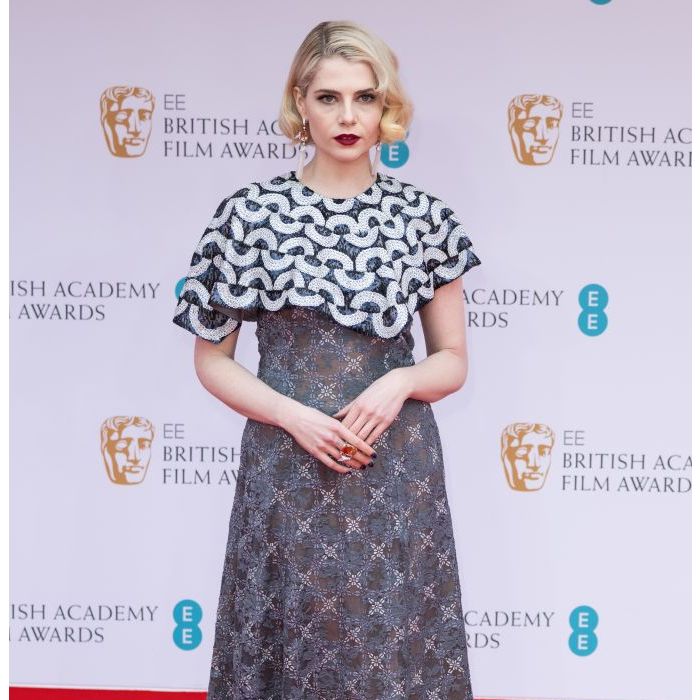 Lucy Boynton de Chanel Alta-Costura Verão 2022 no &#039;EE British Academy Film Awards - BAFTA 2022