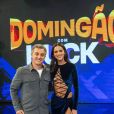 Bruna Marquezine usou look grifado para participar do programa "Domingão com Huck", apresentado por Luciano Huck na Globo