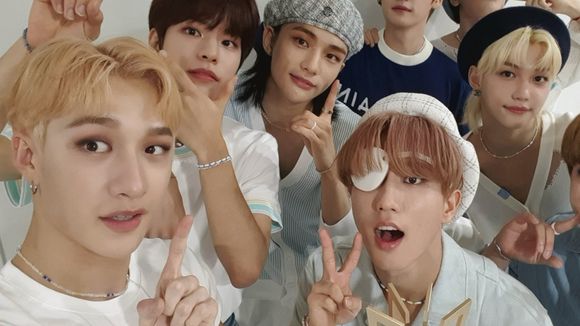 Stray Kids faz 4 anos de debut com prêmio e mensagens ao fandom: "Nossa prioridade"