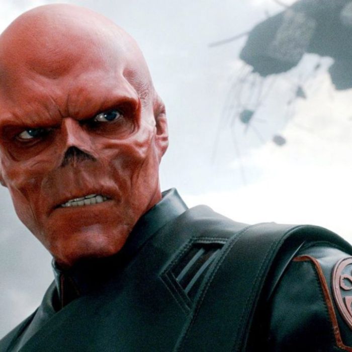 Hugo Weaving enfrentou problemas nas negociações com a Marvel para reprisar  o papel de Caveira Vermelha e foi substituído - Purebreak