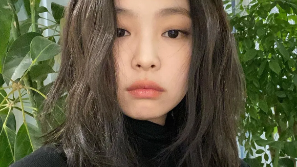 Jennie, do BLACKPINK, está ruiva. Veja outros visuais e vote no seu preferido!