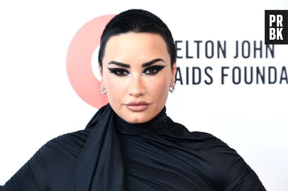 Demi Lovato: "Eu acidentalmente erro de gênero às vezes! É uma grande transição mudar os pronomes que usei por toda a minha vida"