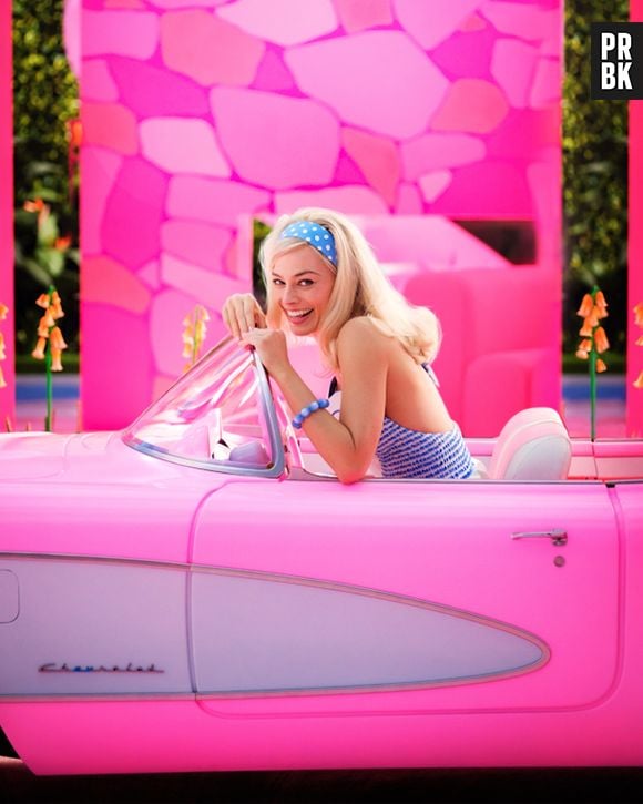 Primeira imagem de "Barbie" revela Margot Robbie caracterizada como a boneca mais famosa do mundo