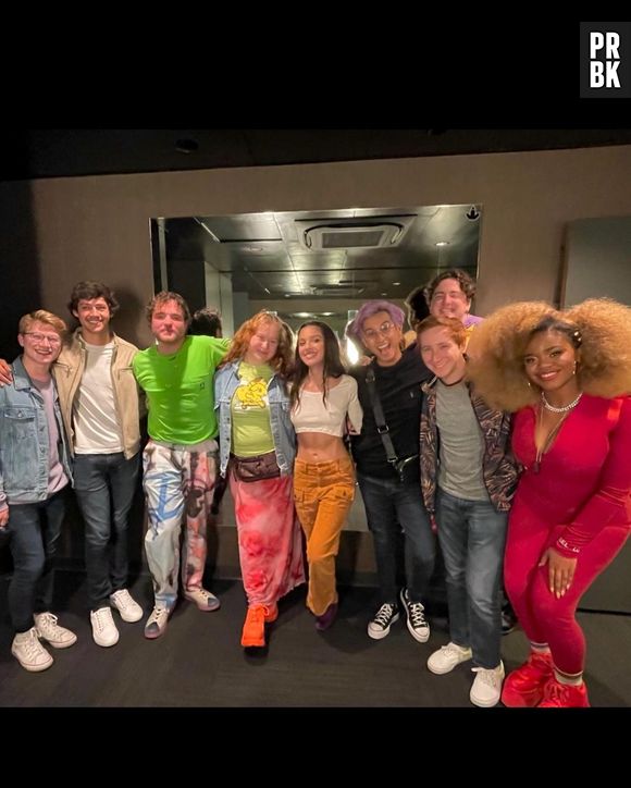 Dara Renné postou foto com elenco de série de "High School Musical" no show da Olivia Rodrigo e rasgou elogios para a amiga