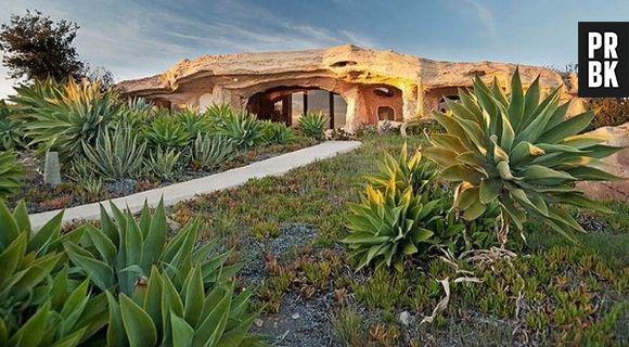 Casa na pedra no estilo "Os Flinstones"? Tem sim, senhor!