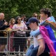 "Heartstopper": elenco enfrentou homofóbicos na Parada LGBTQIAP+