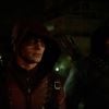 Em "Arrow", Diggle (David Ramsey) usou a roupa do Arqueiro ao lado de Roy (Colton Haynes)
