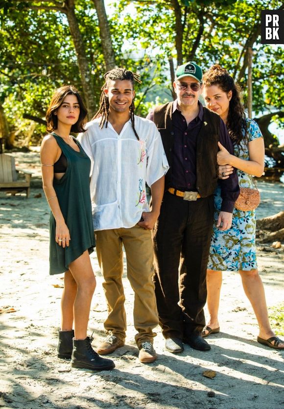 "Pantanal": após ser ameaçada por Tenório (Murilo Benício), Maria Bruaca (Isabel Teixeira) é acolhida por José Leôncio (Marcos Palmeira)